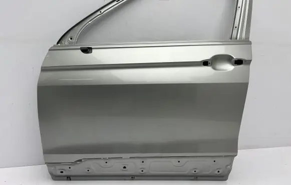 Volkswagen Tiguan Front door