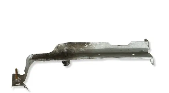 Audi A4 S4 B8 8K Fender mounting bracket 8K0821135ACR
