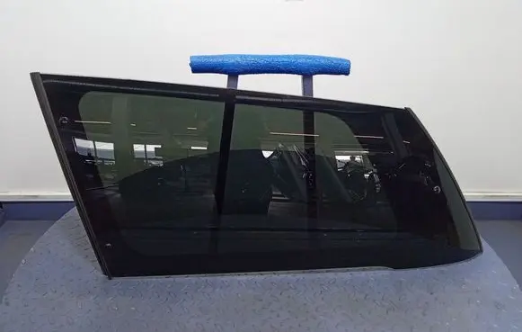 Toyota Previa (XR30, XR40) II Rear side window