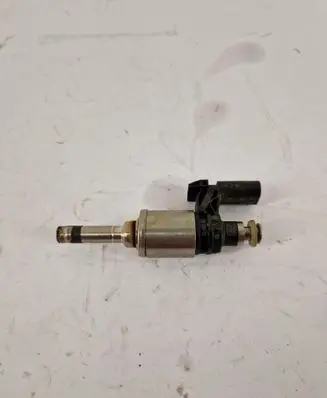 Volkswagen PASSAT B8 Fuel injector 04E906036Q