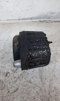 Mercedes-Benz E W212 Engine mount bracket