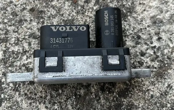 Volvo V40 Glow plug pre-heat relay 31431776 0281003145