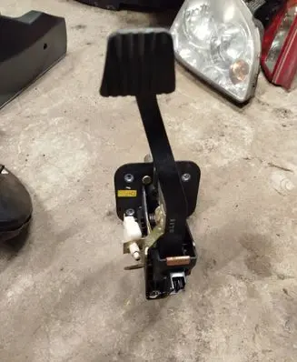 Suzuki Forenza Clutch pedal PA66GF35 CH004702