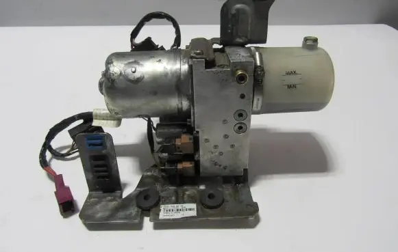 Mercedes-Benz E C207 W207 Convertible roof hydraulic pump A2078000030