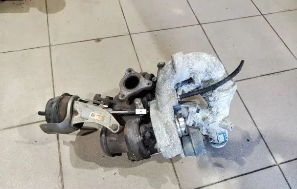 Mercedes-Benz C W205 Turbo A6510901186 0000704530