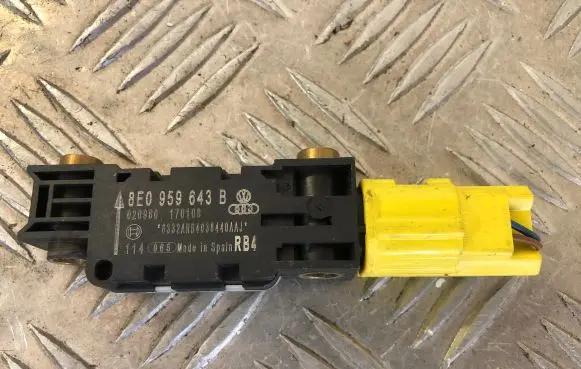 Audi A4 S4 B7 8E 8H Airbag deployment crash/impact sensor 8E0959643B 020960 170108
