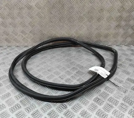 BMW M4 F82 F83 Trunk rubber seal (body) 7295198
