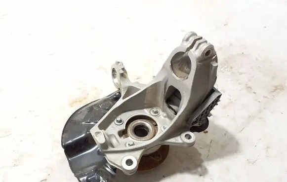 Mercedes-Benz GLA H247 Front wheel hub A2473320100