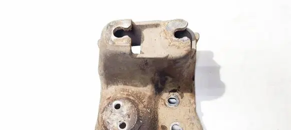 Subaru Outback Engine mounting bracket
