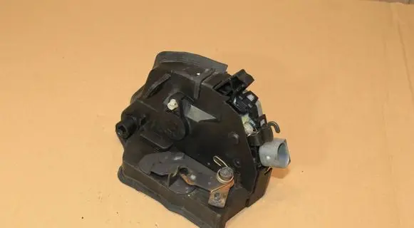 BMW X5 E53 Front door lock 8402538