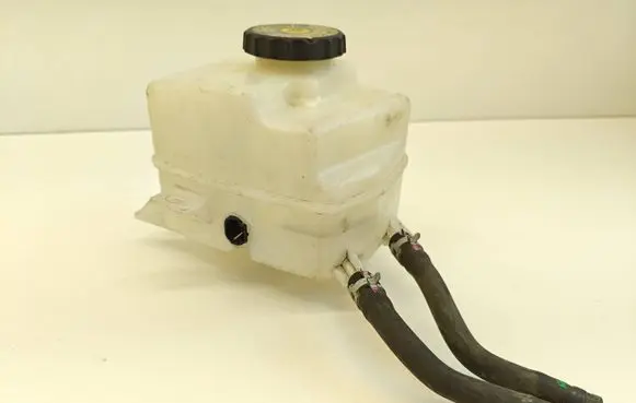 Lexus RX 450H Brake fluid reservoir 240400