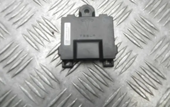Tesla Model S Door control unit/module 106965100D