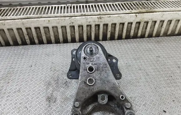 Volkswagen Polo Engine mount bracket 6Q0199185D