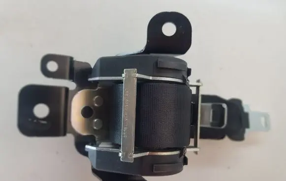 Nissan Qashqai Middle seatbelt (rear) 5424265 18665