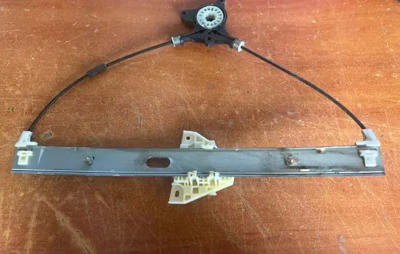 Mazda 6 Front window lifting mechanism without motor