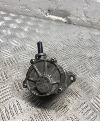 Mercedes-Benz C W205 Vacuum pump A6512300465 03063573