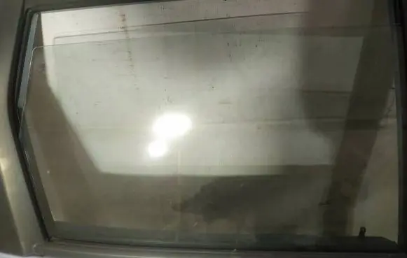 Rear door window glass
