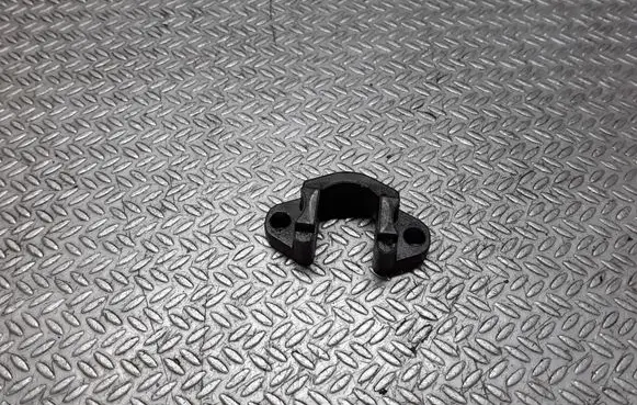 BMW 5 E39 Fuel Injector clamp holder
