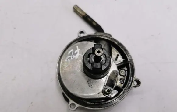 Mercedes-Benz A W168 Vacuum pump A6682300165