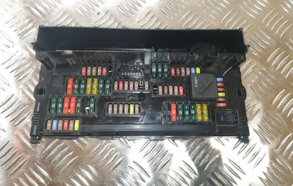BMW 5 F10 F11 Fuse module 9252815