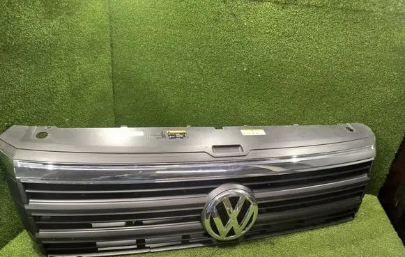 Volkswagen Crafter Front bumper upper radiator grill 7C0853653J