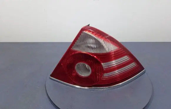 Ford Mondeo Mk III Rear/tail lights 1S71-13404-A
