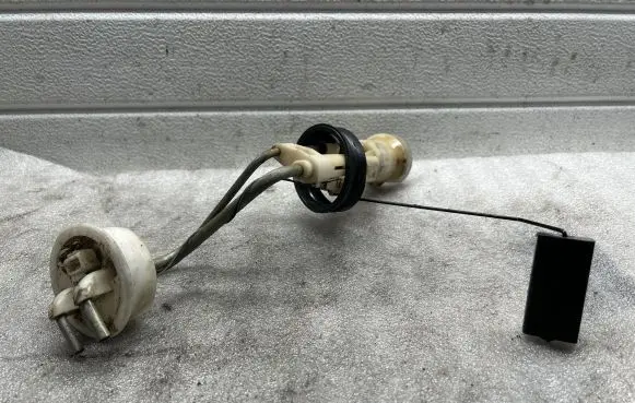 Volkswagen PASSAT B4 Fuel level sensor 333919051