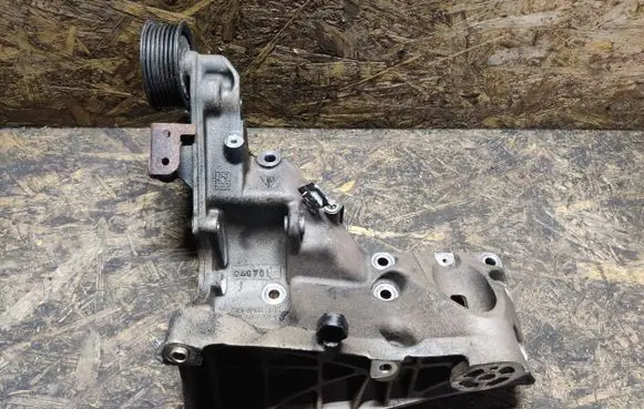 Porsche Cayenne (9PA) A/C compressor mount bracket 948102213