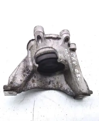 Honda CR-V Engine mount bracket