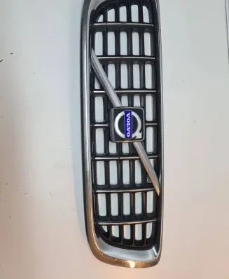 Volvo V70 Front bumper upper radiator grill 30678627