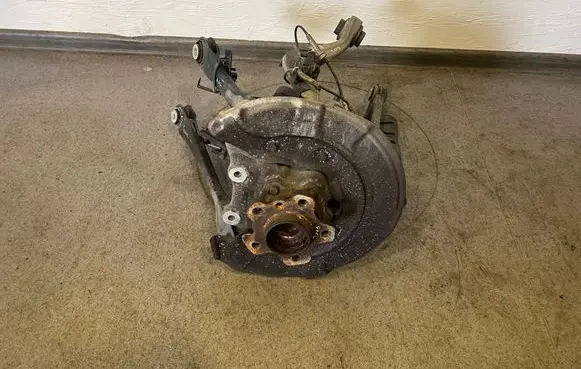 BMW 7 G11 G12 Rear wheel hub spindle/knuckle 6867537 6861114 6861115