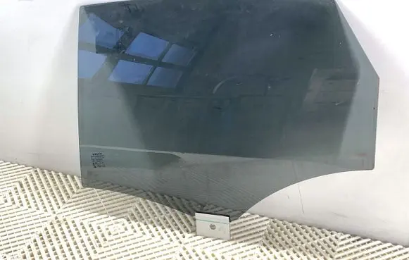 Volvo S90, V90 Rear door window glass 