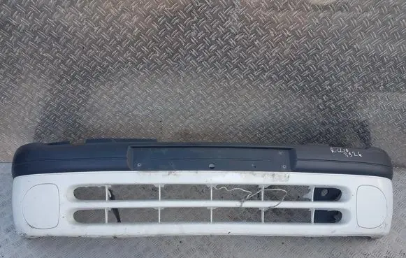 Renault Clio II Front bumper baltas