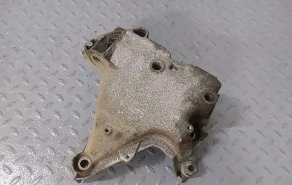 Volkswagen T-Roc Engine mounting bracket 05E199275G