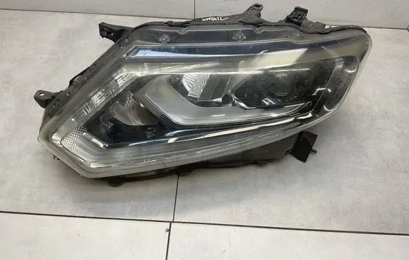 Nissan X-Trail T32 Headlight/headlamp