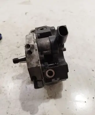 BMW X3 E83 Fuel injection high pressure pump 0445010045 7788670