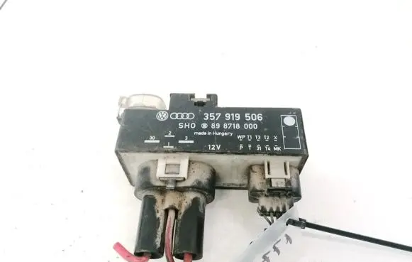 Volkswagen PASSAT B5 Coolant fan relay 357919506 898719000