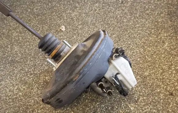 Opel Zafira B Brake booster 13142362
