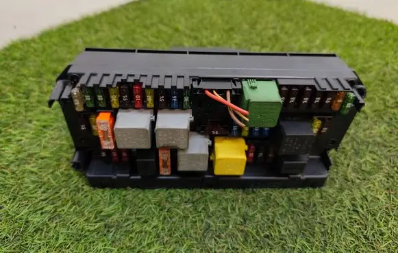 Mercedes-Benz C W204 SAM control unit A2129005812 A2129015104 A2129025505