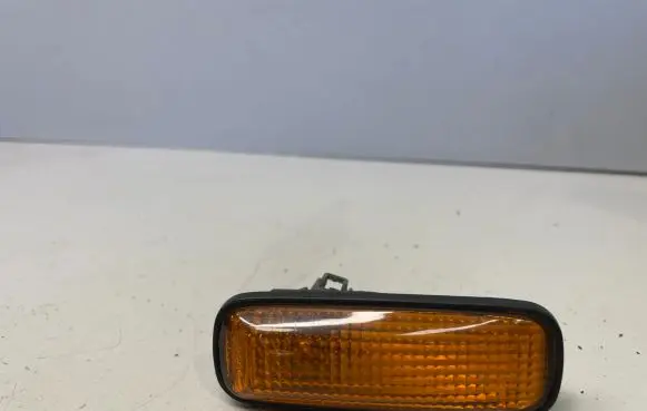 Honda CR-V Front fender indicator light 3890