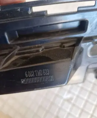 Headlight/headlamp mounting bracket