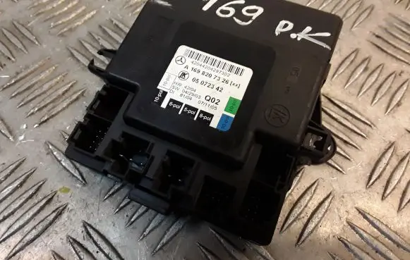 Mercedes-Benz A W169 Door control unit/module 1698207326 A1698207326