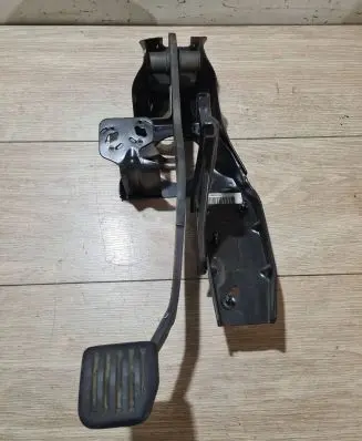 Volvo V70 Brake pedal 31202466