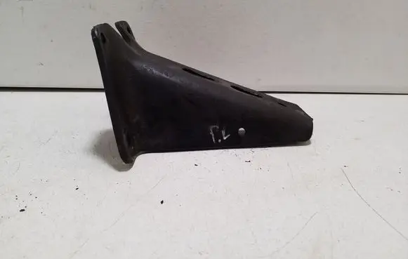 Engine mounting bracket