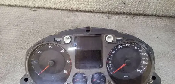 Volkswagen PASSAT B6 Speedometer (instrument cluster) 3C0920853J