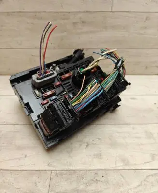Citroen C4 I Picasso Fuse module 9664705880