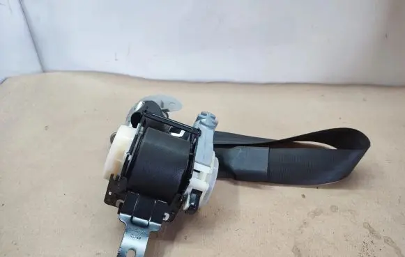 KIA Sportage Front seatbelt 888103U210