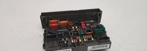 BMW 1 E81 E87 Fuse module 9119444 424048710301