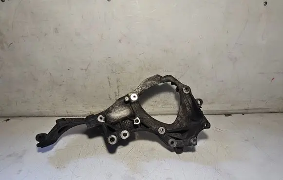 Opel Vivaro Generator/alternator bracket 8201140538