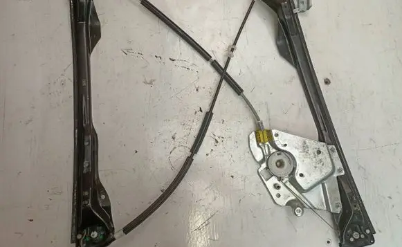 Ford Focus Front door window regulator with motor 